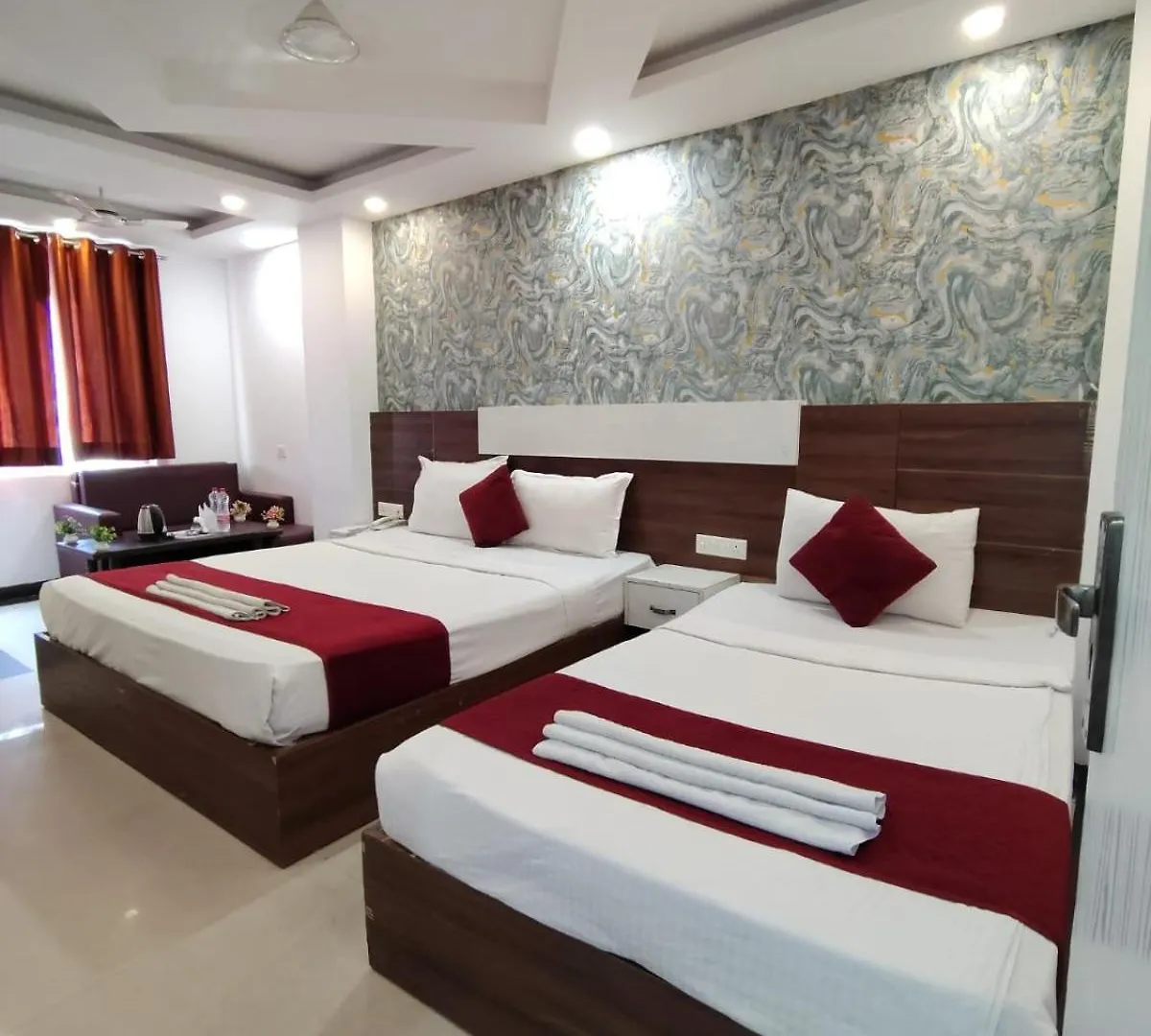 Hotel Palm Emarald New Delhi