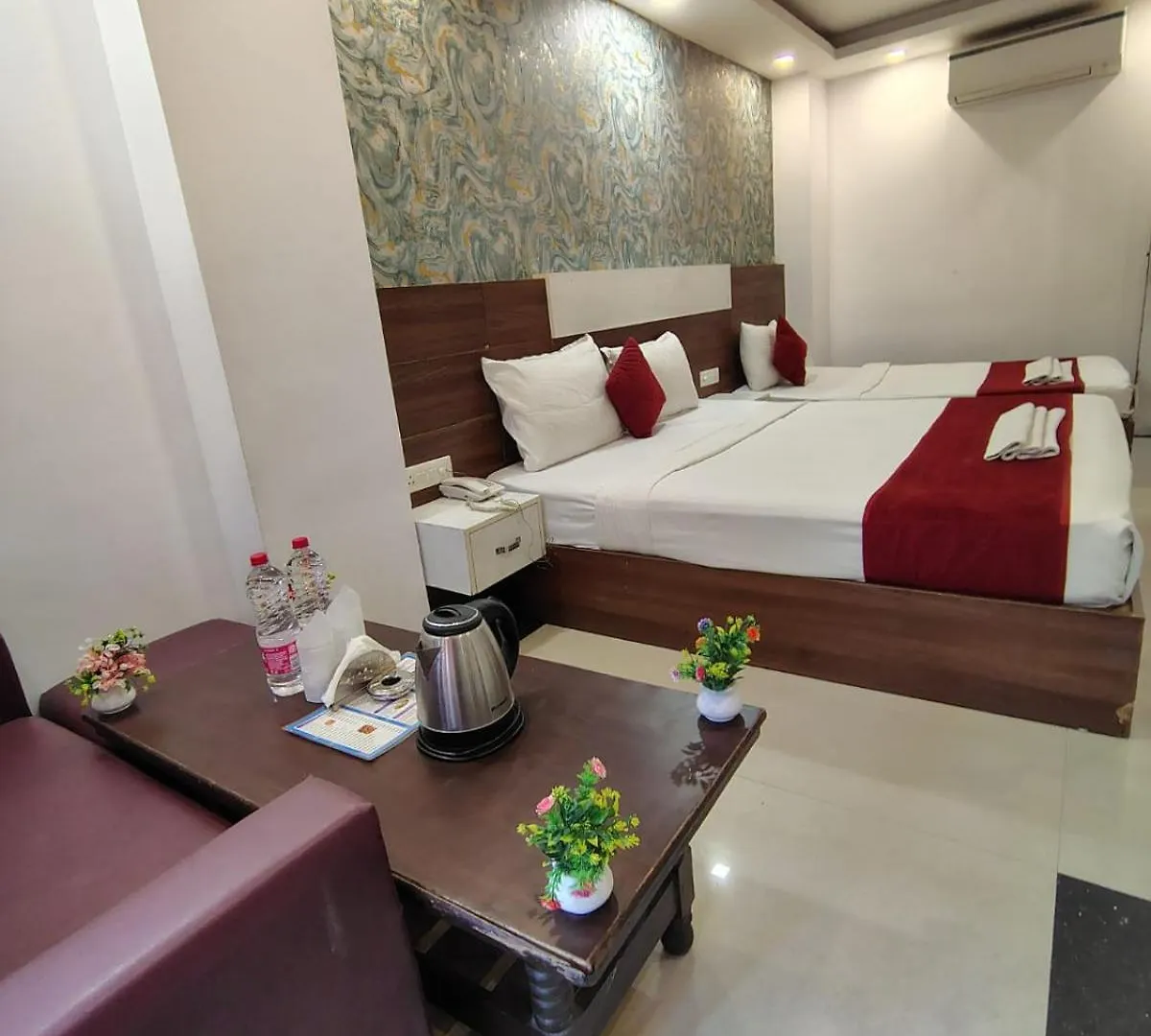 Hotel Palm Emarald New Delhi
