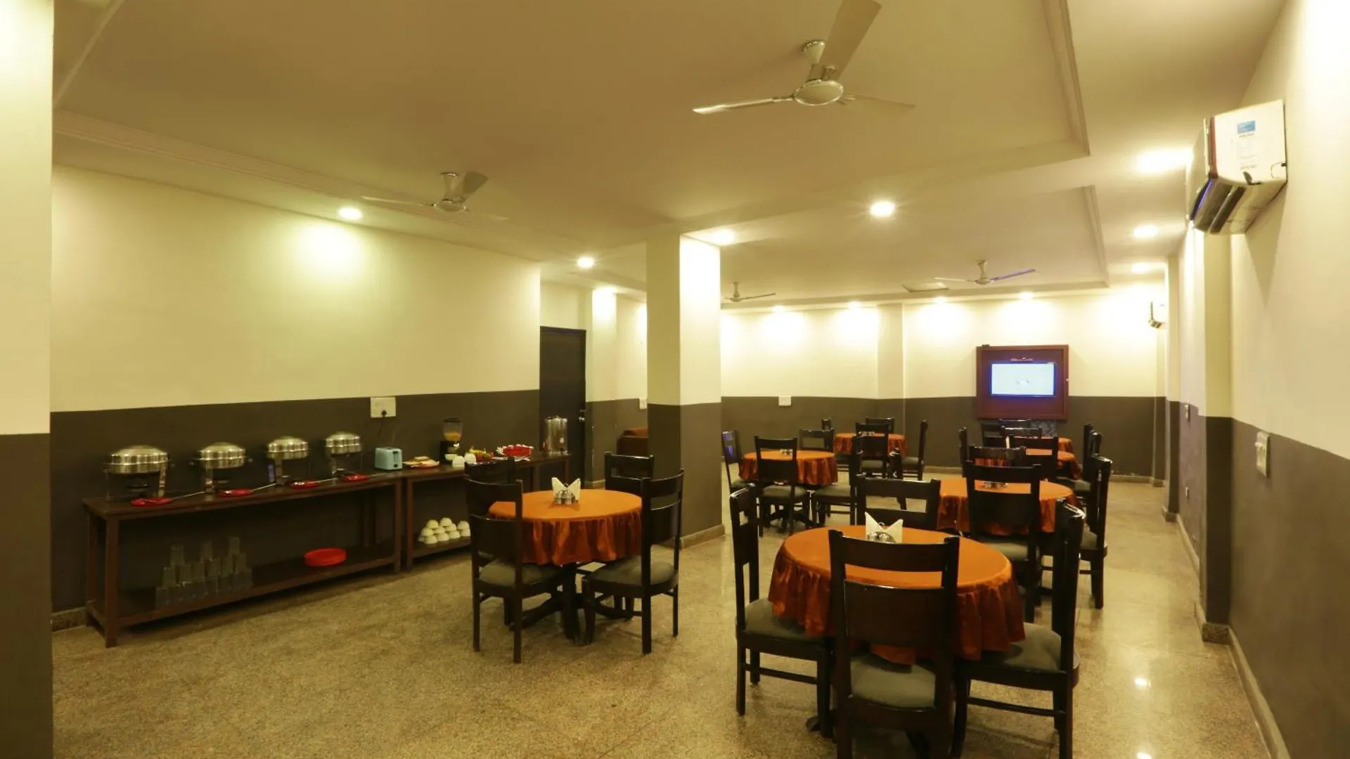 Hotel Palm Emarald New Delhi India