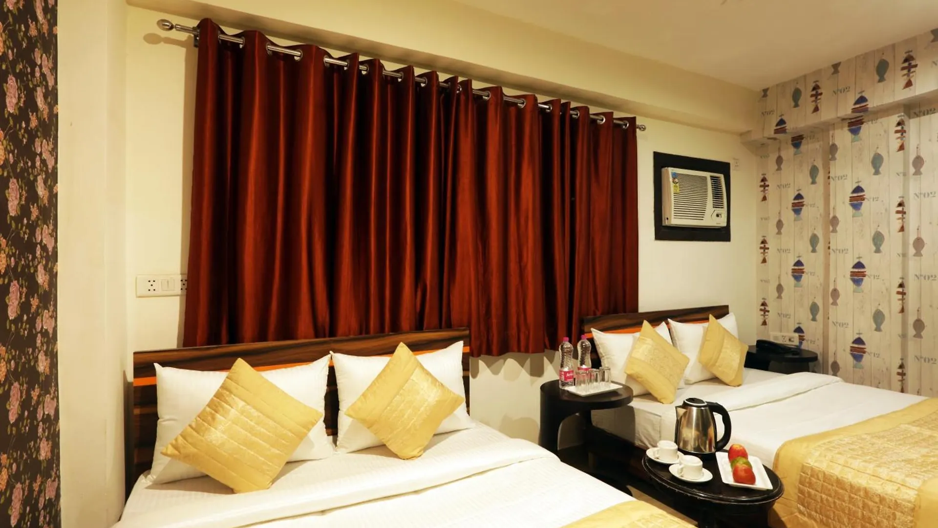 Hotel Palm Emarald New Delhi