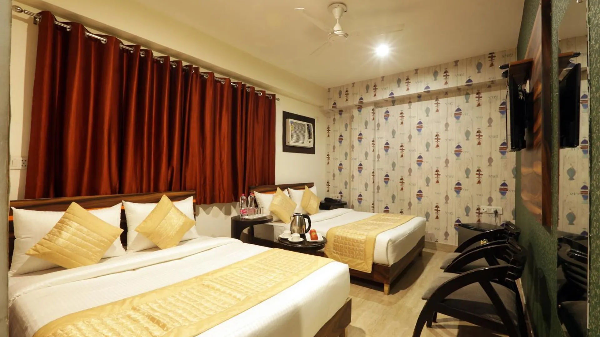 Hotel Palm Emarald New Delhi