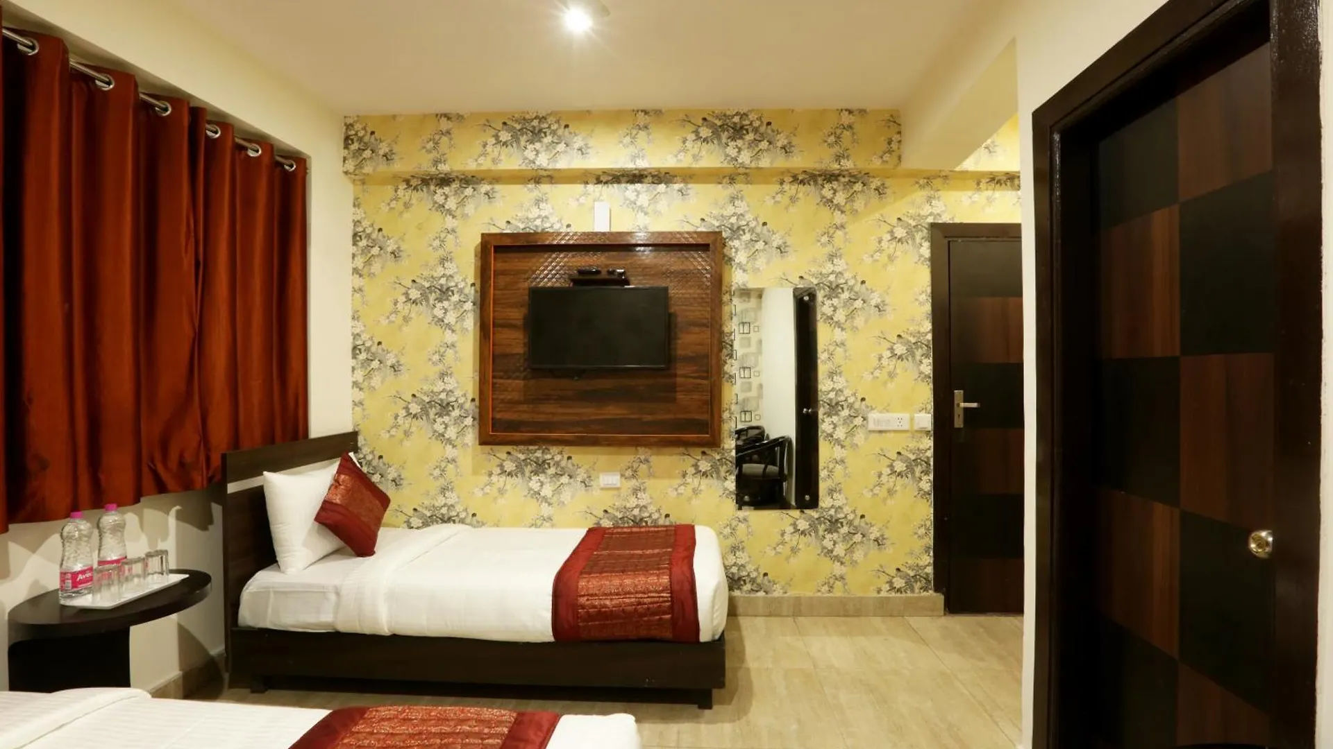Hotel Palm Emarald New Delhi
