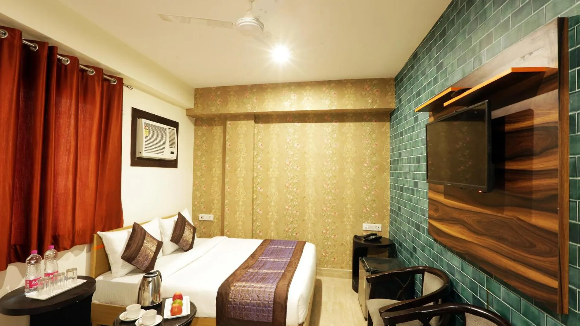 Hotel Palm Emarald New Delhi India