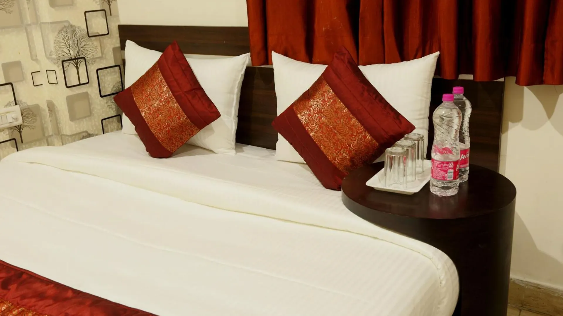 Hotel Palm Emarald New Delhi 0*,  India