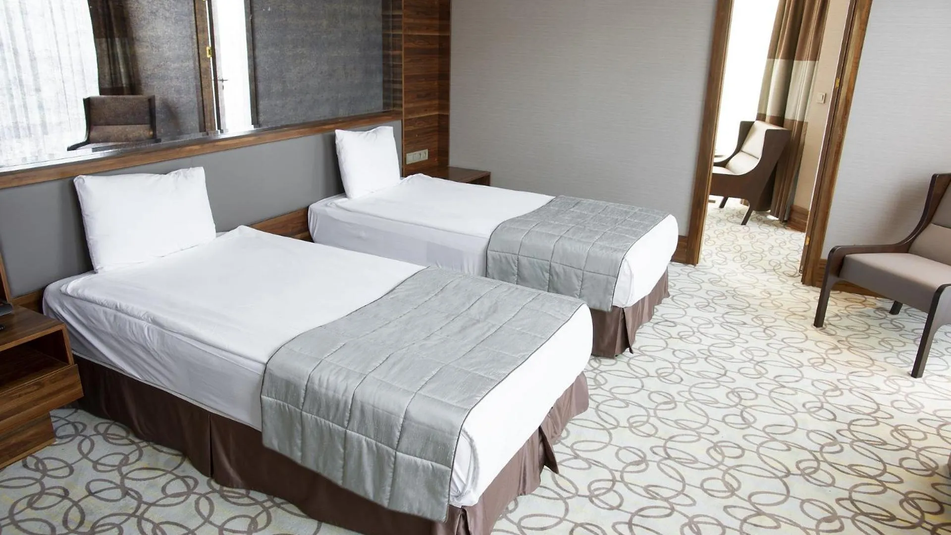 Hotel Palm Emarald New Delhi